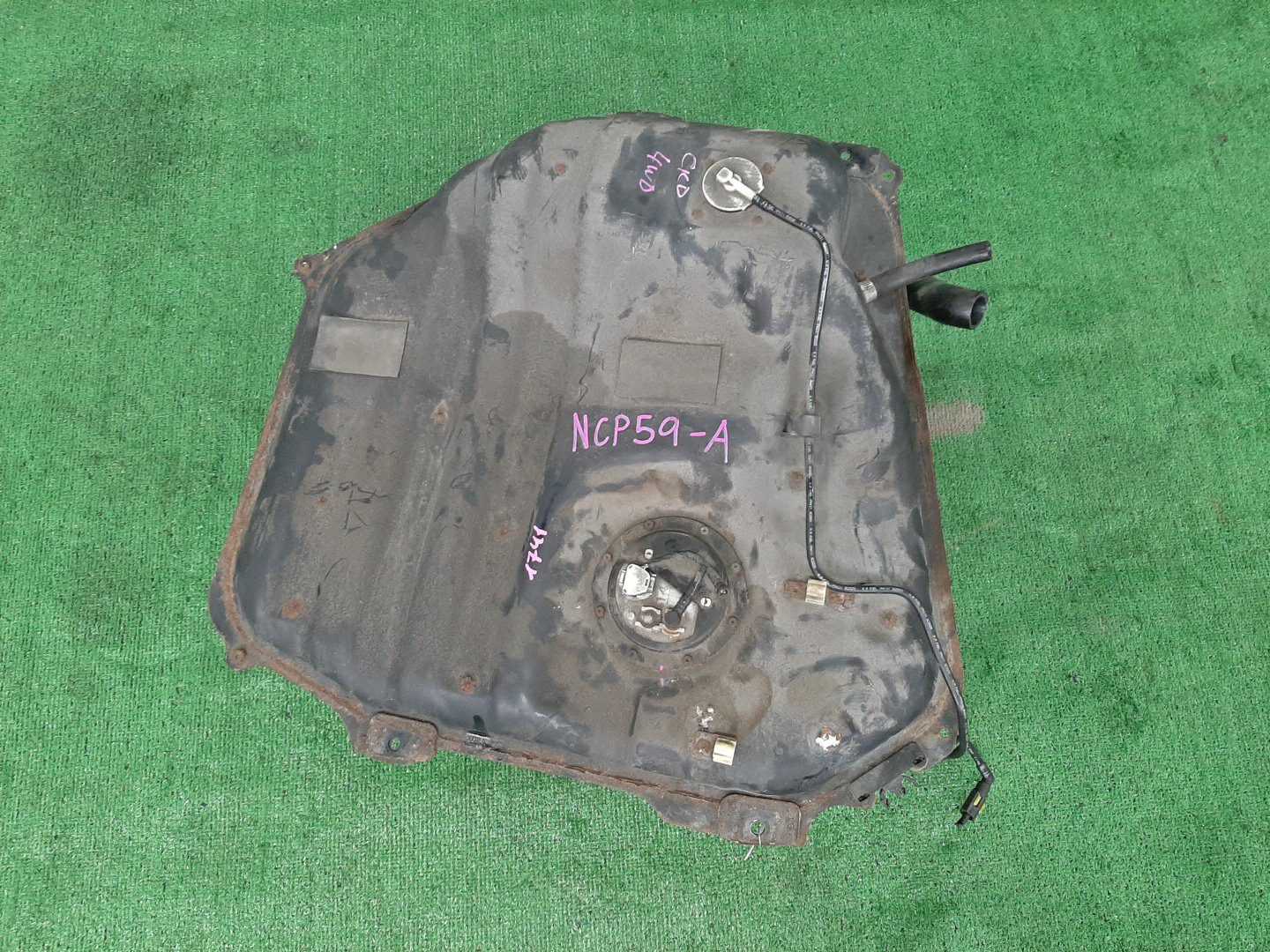 Топливный бак TOYOTA PROBOX NCP59G 1NZ-FE 1741 1 ракурс
