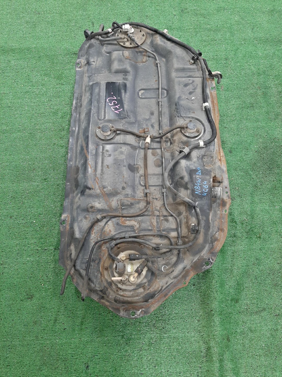 Топливный бак MITSUBISHI CHARIOT GRANDIS N84W 4G64 1752 2 ракурс