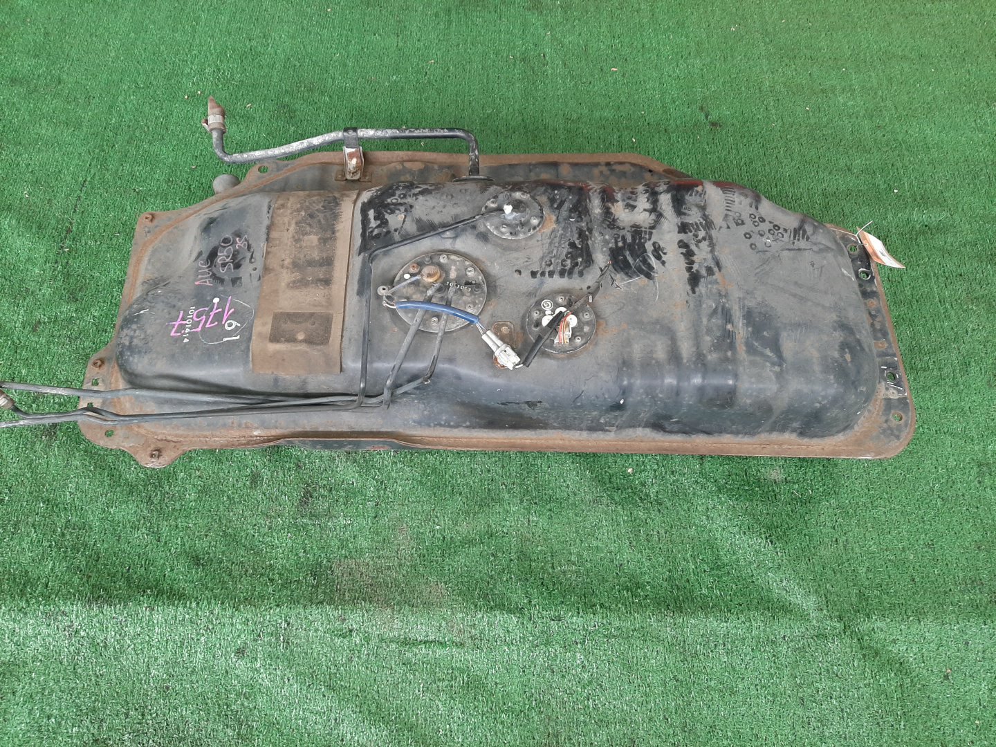 Топливный бак TOYOTA TOWN ACE NOAH SR50G 3S-FE 1757 2 ракурс Топливный бак TOYOTA TOWN ACE NOAH SR50G 3S-FE 1757 2 ракурс