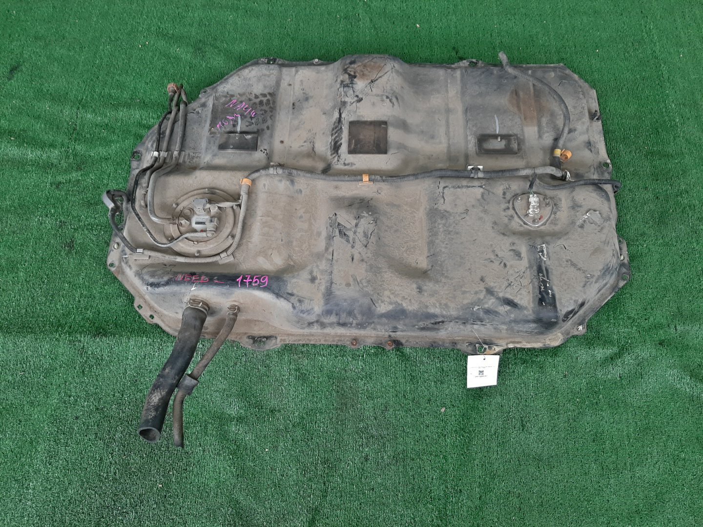 Топливный бак MITSUBISHI GRANDIS NA4W 4G69 1759 2 ракурс