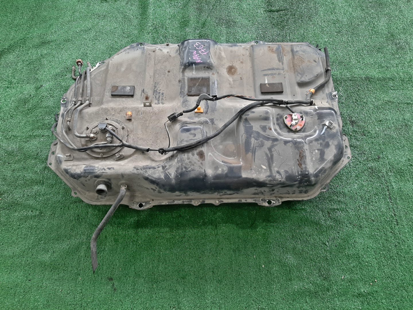 Топливный бак MITSUBISHI GRANDIS NA4W 4G69 1763 1 ракурс