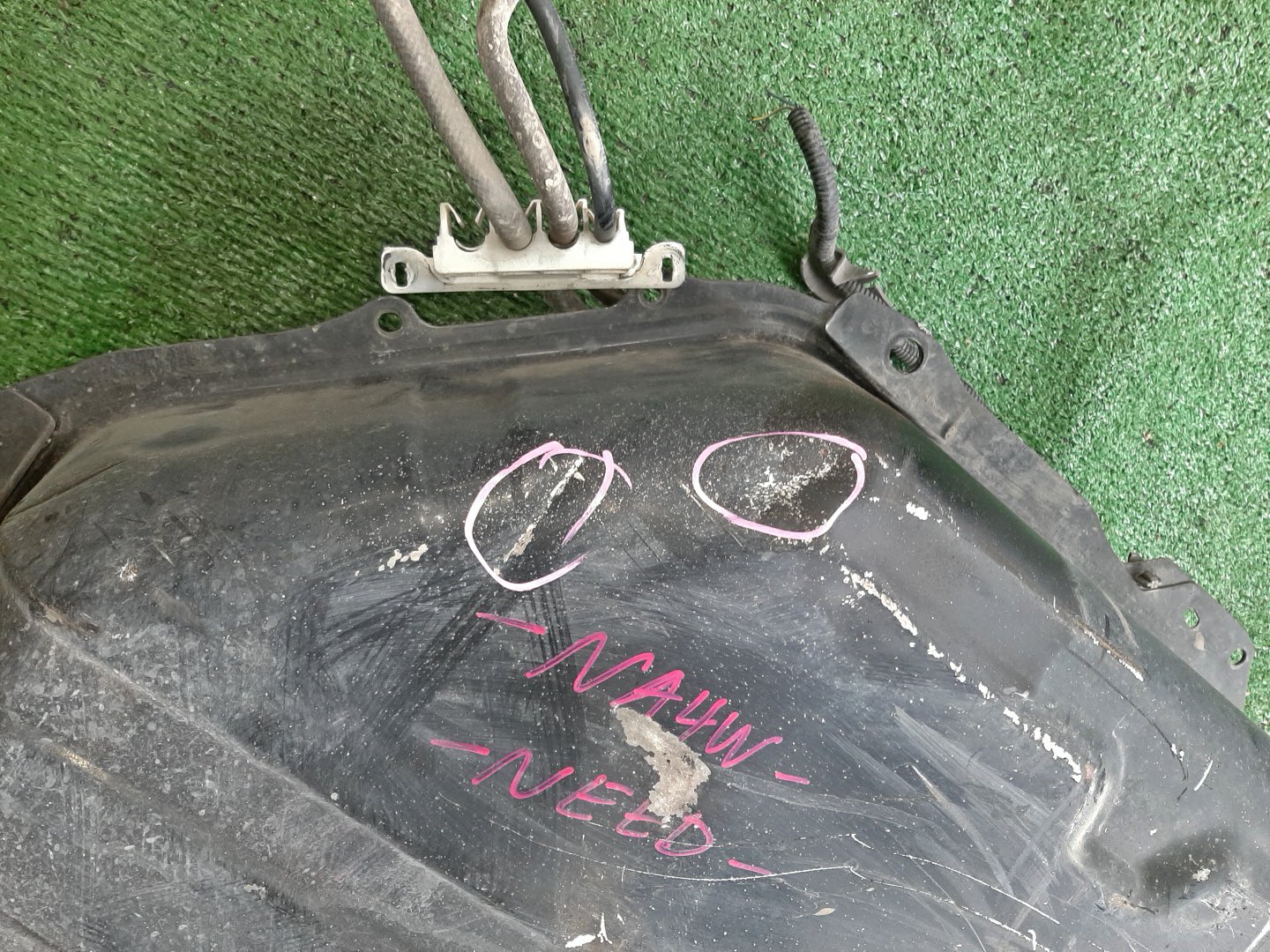 Топливный бак MITSUBISHI GRANDIS NA4W 4G69 1763 4 ракурс
