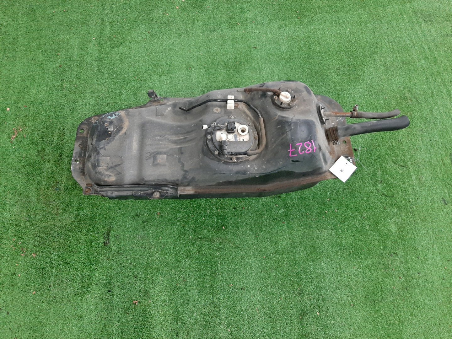 Топливный бак MITSUBISHI PAJERO IO H66W 4G93 1827 2 ракурс