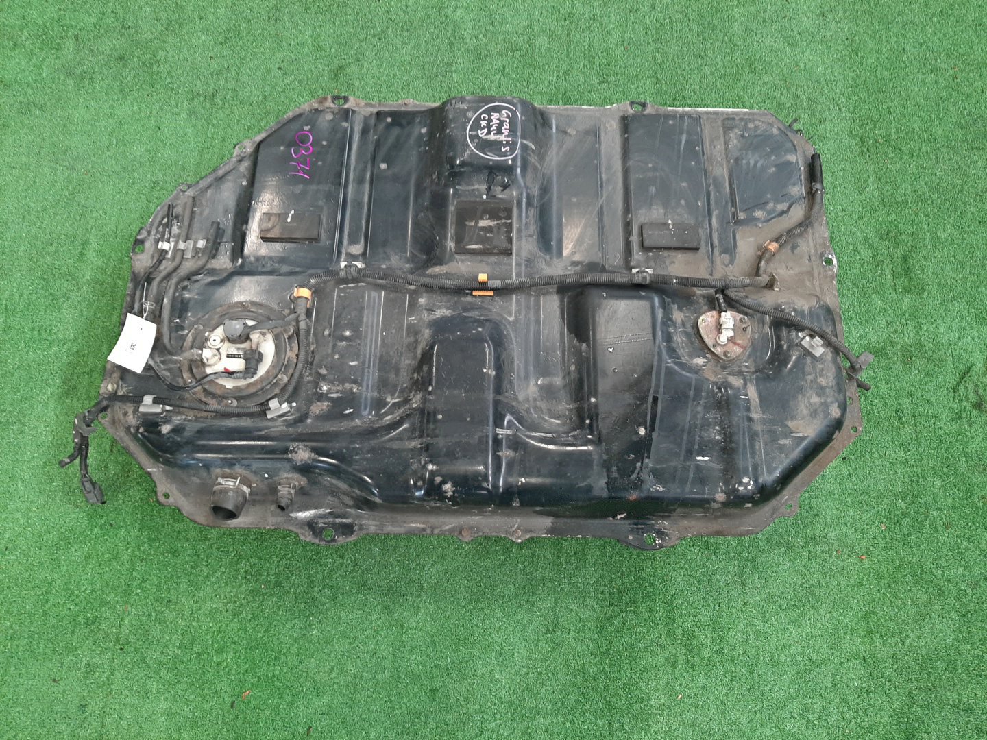 Топливный бак MITSUBISHI GRANDIS NA4W 4G69 0371 1 ракурс