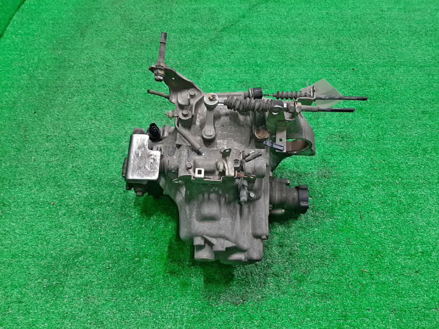 МКПП HONDA ACTY TRUCK HA9 E07Z YV6M 4 ракурс