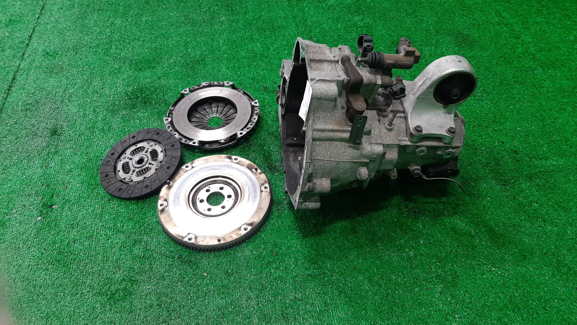 МКПП NISSAN AD, SUNNY, WINGROAD, BLUEBIRD SYLPHY Y11, VFY11, VY11, B15, FB15, WFY11, FG10 QG13DE, QG15DE RS5F70A 2 ракурс