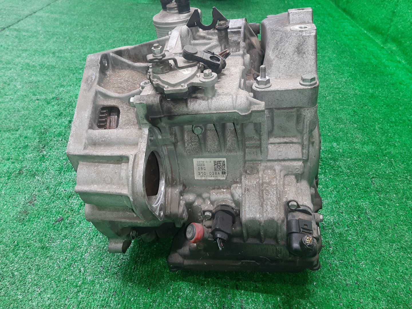 АКПП VOLKSWAGEN TOURAN, GOLF, JETTA, PASSAT, A3 1T1, 1T2, 1T3, MK5, 1K1, 1K5, 1K2, 3C2, 3C, B6, 3C5, 8PA, 8P7, 8P1 BLX, BAG, BLP, BVY, BLF, AXW, BLR HTQ 3 ракурс