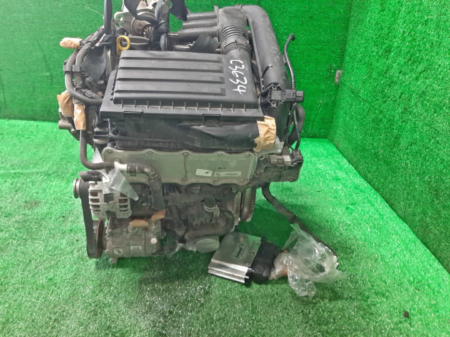 Двигатель VOLKSWAGEN GOLF 5G1 CPT 017300 4 ракурс