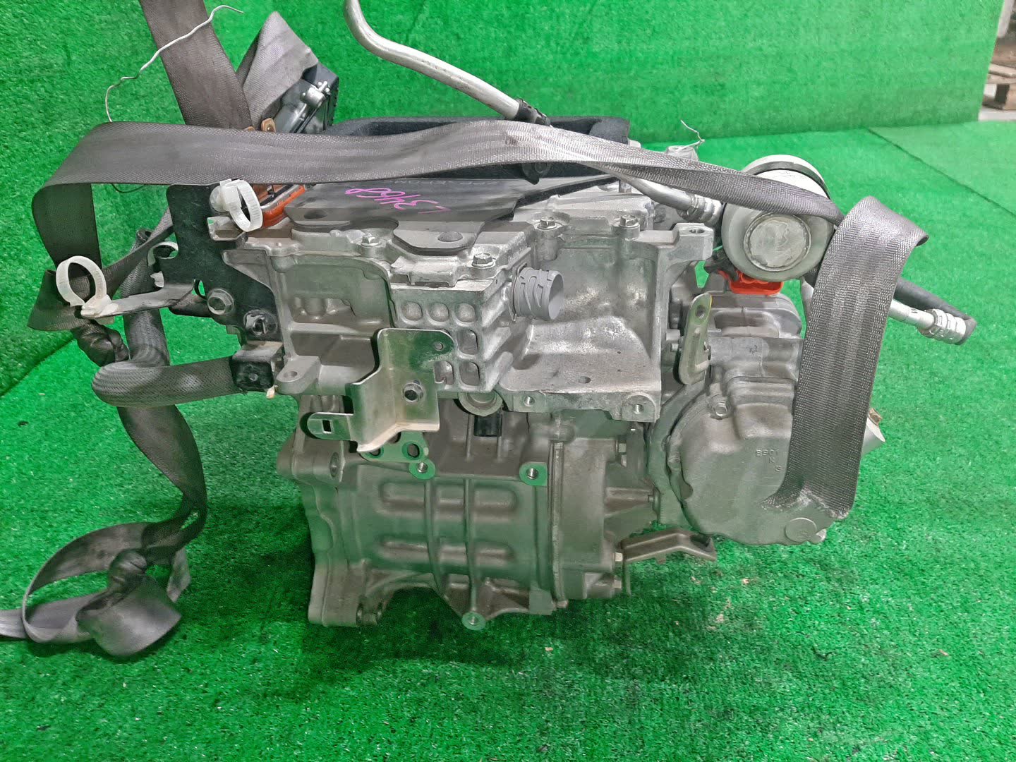Двигатель NISSAN LEAF ZE1 EM57 306470A 3 ракурс