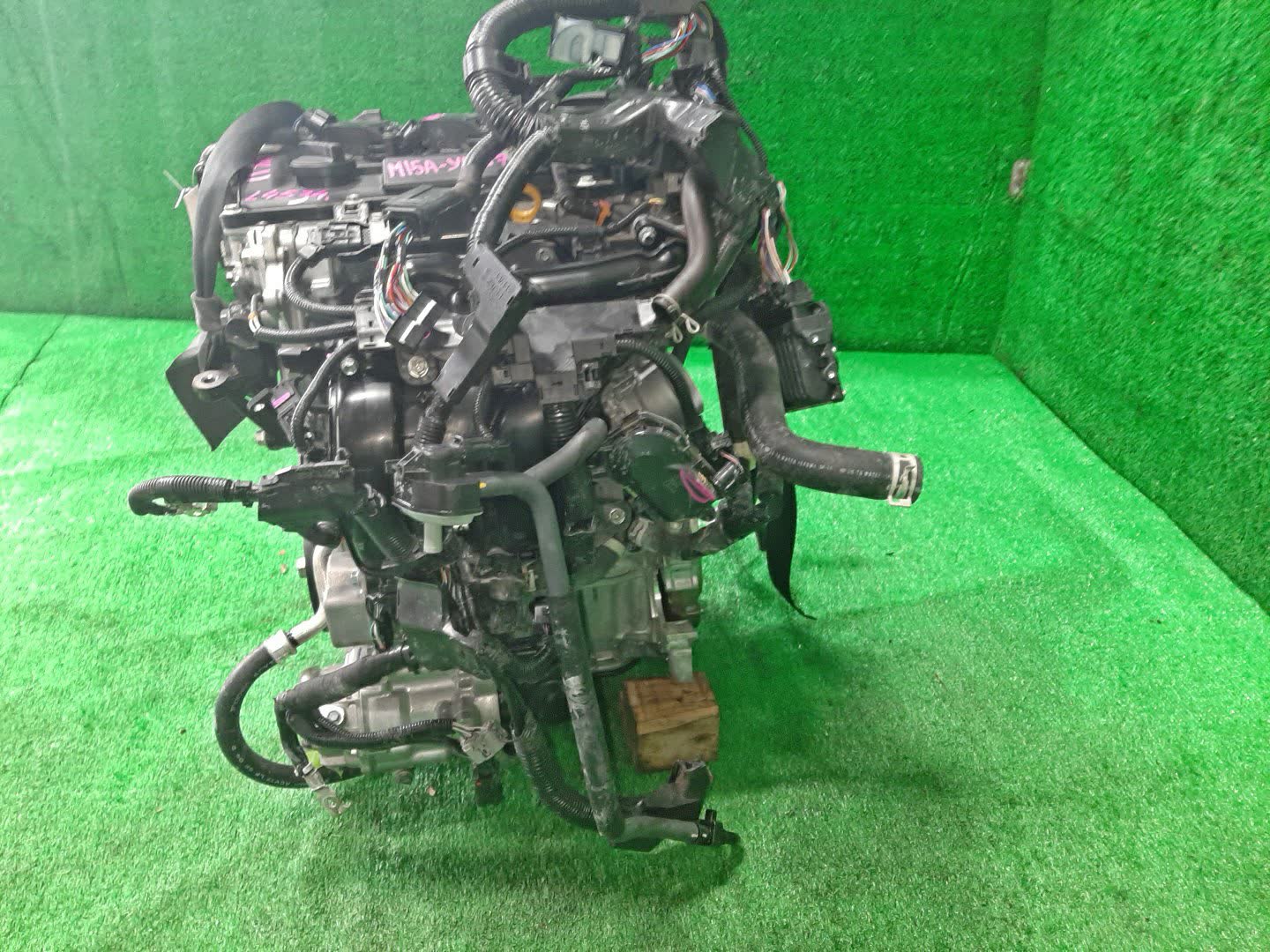 Двигатель TOYOTA AQUA MXPK11, MXPK16 M15A-FXE Y419777 4 ракурс Двигатель TOYOTA AQUA MXPK11, MXPK16 M15A-FXE Y419777 4 ракурс
