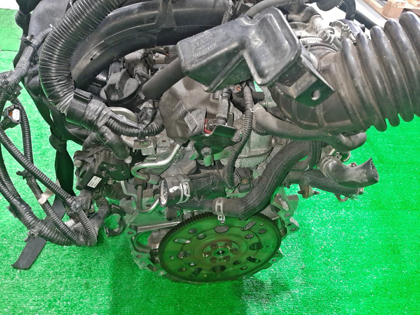 Двигатель NISSAN SERENA C27 MR20DD 978209B 5 ракурс Двигатель NISSAN SERENA C27 MR20DD 978209B 5 ракурс