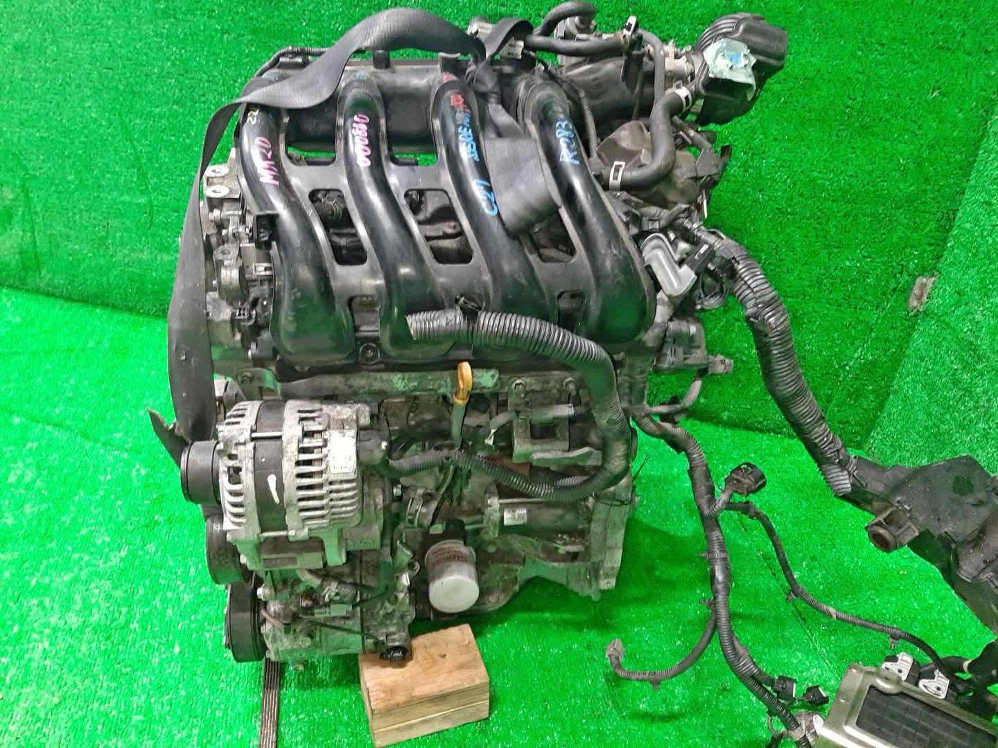 Двигатель NISSAN SERENA C27 MR20DD 935352B 3 ракурс Двигатель NISSAN SERENA C27 MR20DD 935352B 3 ракурс