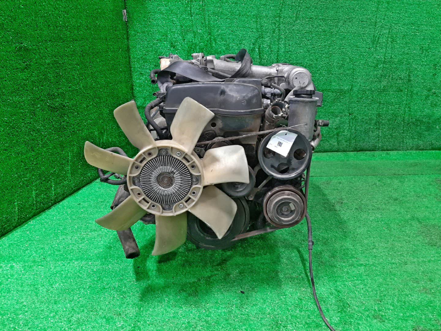 Двигатель TOYOTA CROWN JZS153 1JZ-GE VVTI 2 ракурс