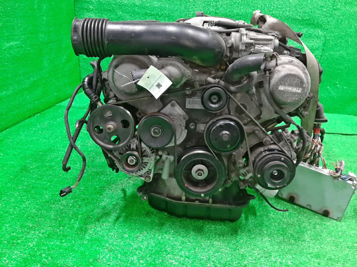 Двигатель TOYOTA CROWN MAJESTA UZS171, UZS175 1UZ-FE VVTI 2 ракурс