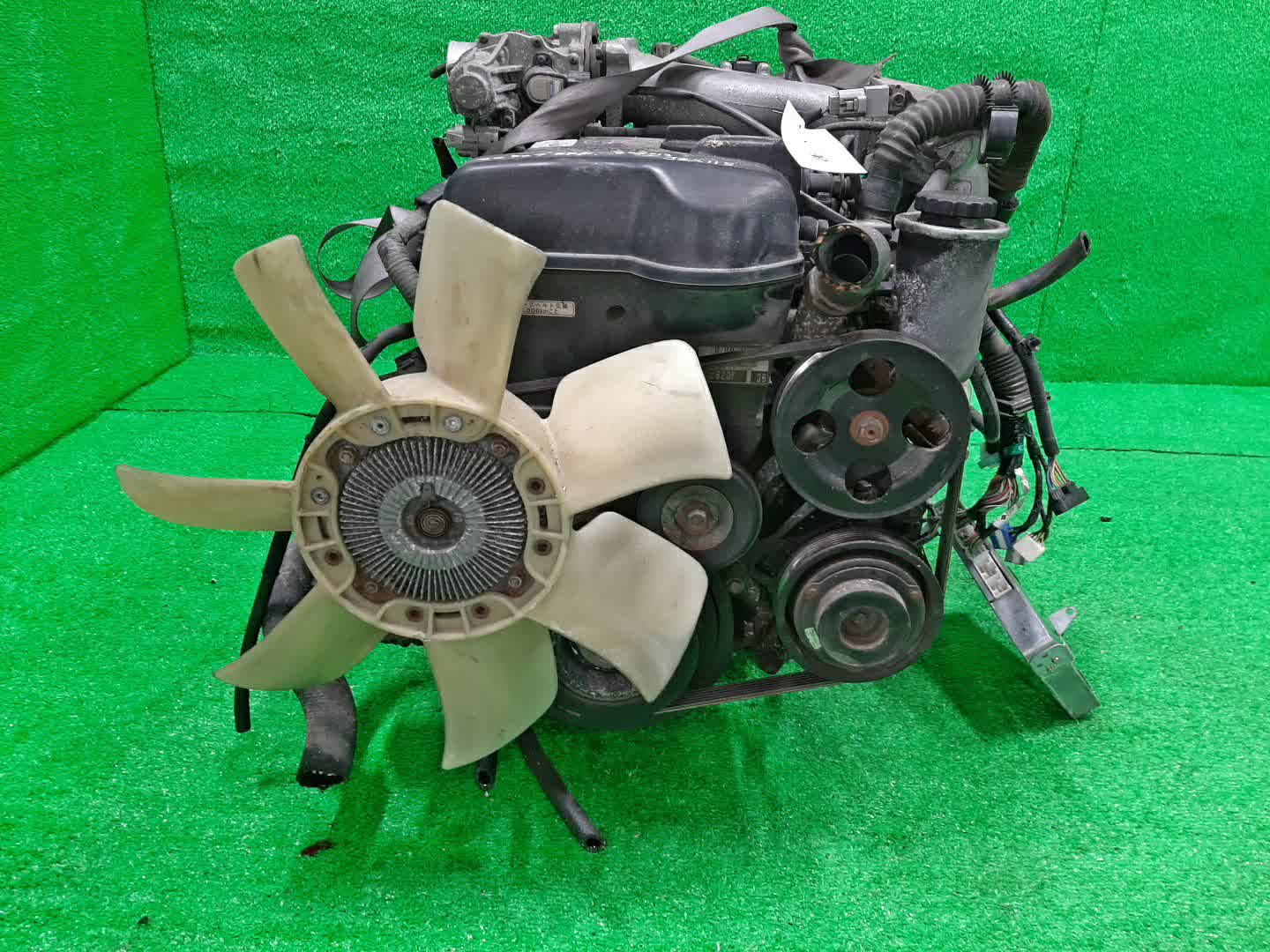 Двигатель TOYOTA MARK II BLIT, MARK II JZX115W, JZX115 1JZ-GE VVTI 2 ракурс