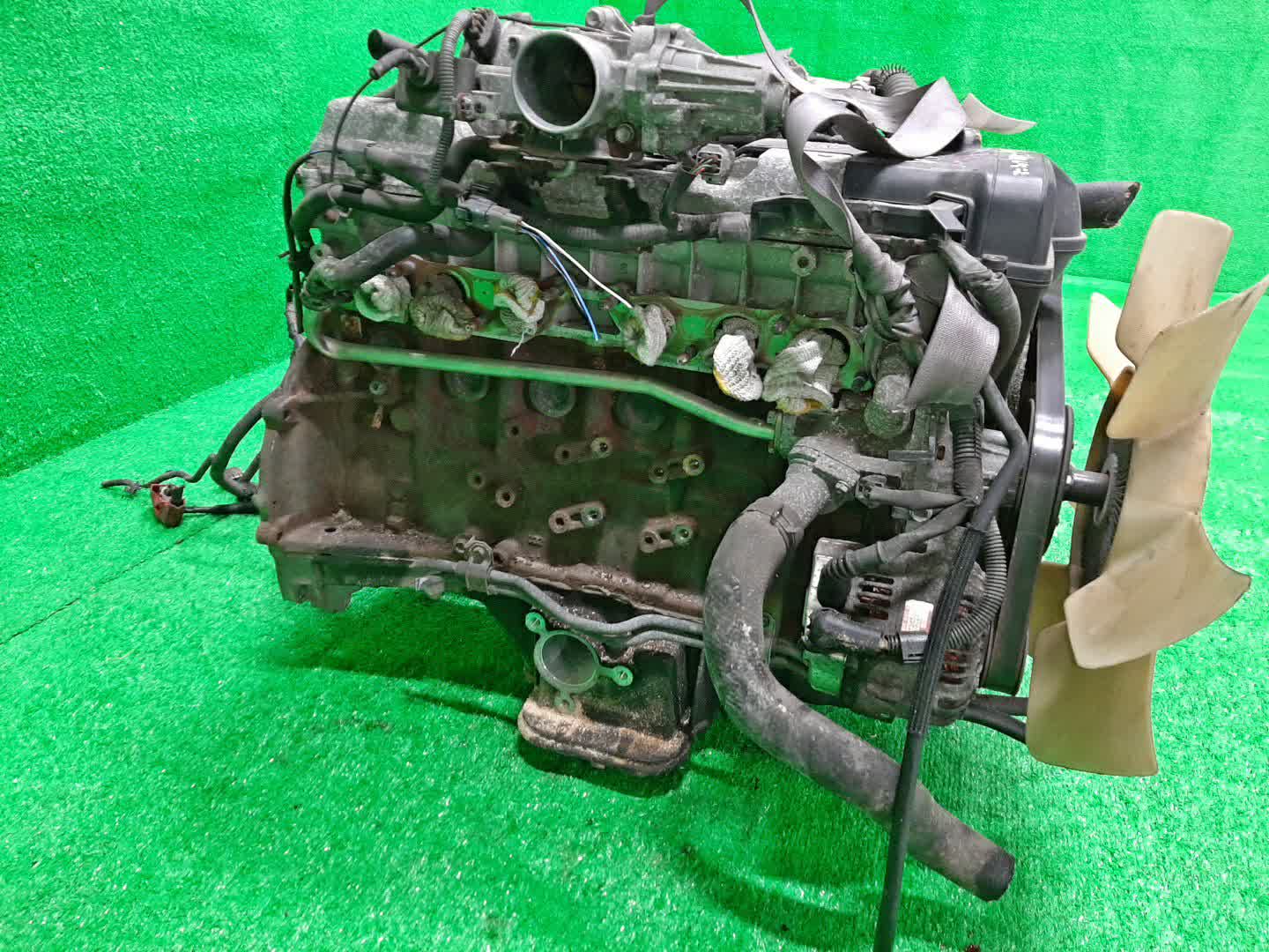 Двигатель TOYOTA MARK II BLIT, MARK II JZX115W, JZX115 1JZ-GE VVTI 3 ракурс