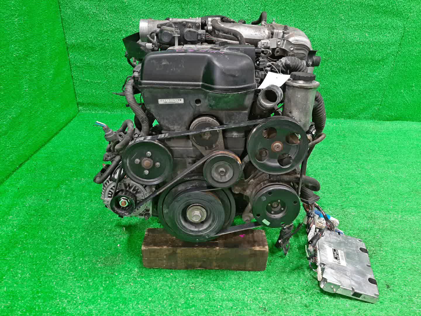 Двигатель TOYOTA ALTEZZA JCE15 2JZ-GE VVTI 2 ракурс