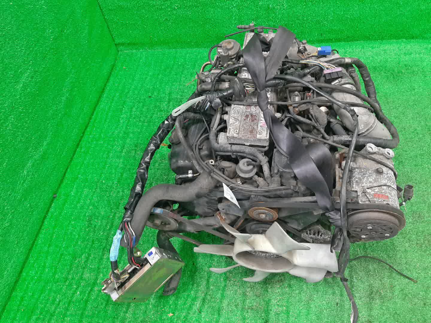 Двигатель NISSAN CEDRIC, GLORIA WY30, VY30, Y30 VG20E 377539W 1 ракурс