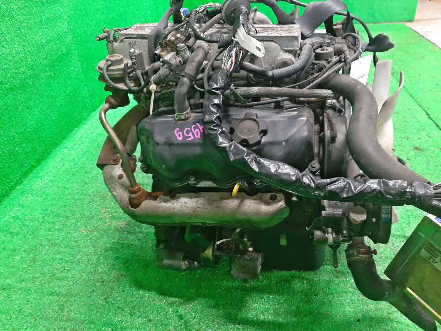 Двигатель NISSAN CEDRIC, GLORIA WY30, VY30, Y30 VG20E 377539W 3 ракурс
