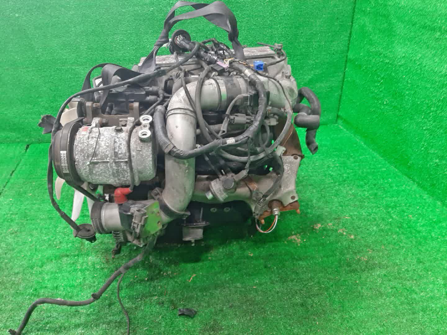 Двигатель NISSAN CEDRIC, GLORIA WY30, VY30, Y30 VG20E 377539W 4 ракурс