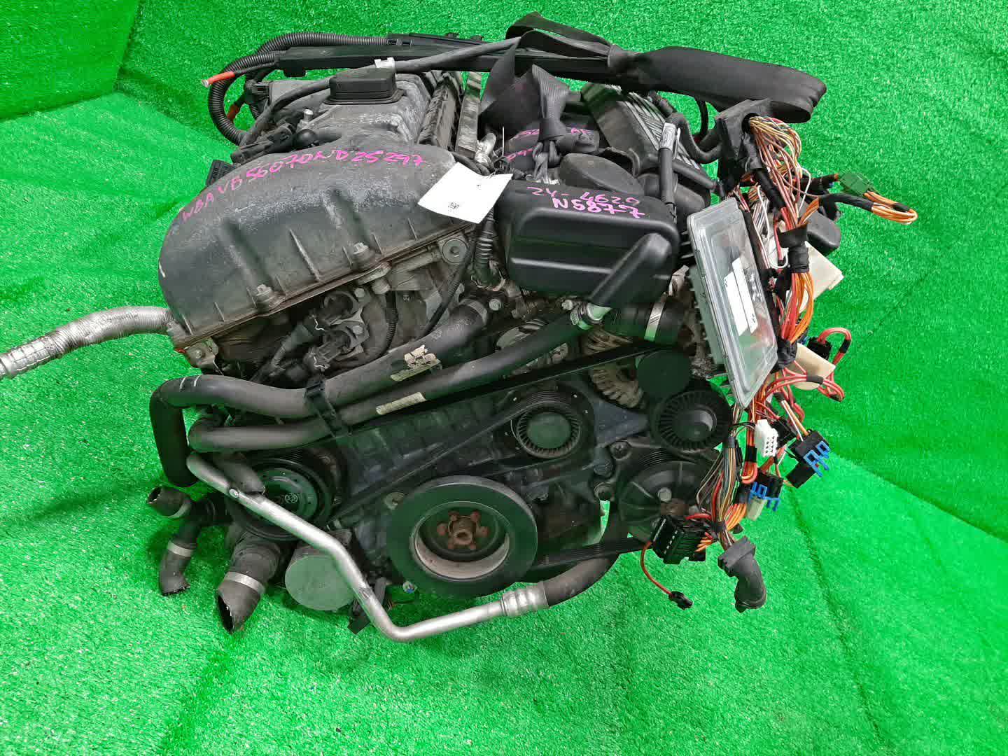 Двигатель BMW 5-Series, 3-Series, 323i, 325i, 525i E61, E60, E90, E91, E93, E92 N52B25AE N52B25AE 2 ракурс