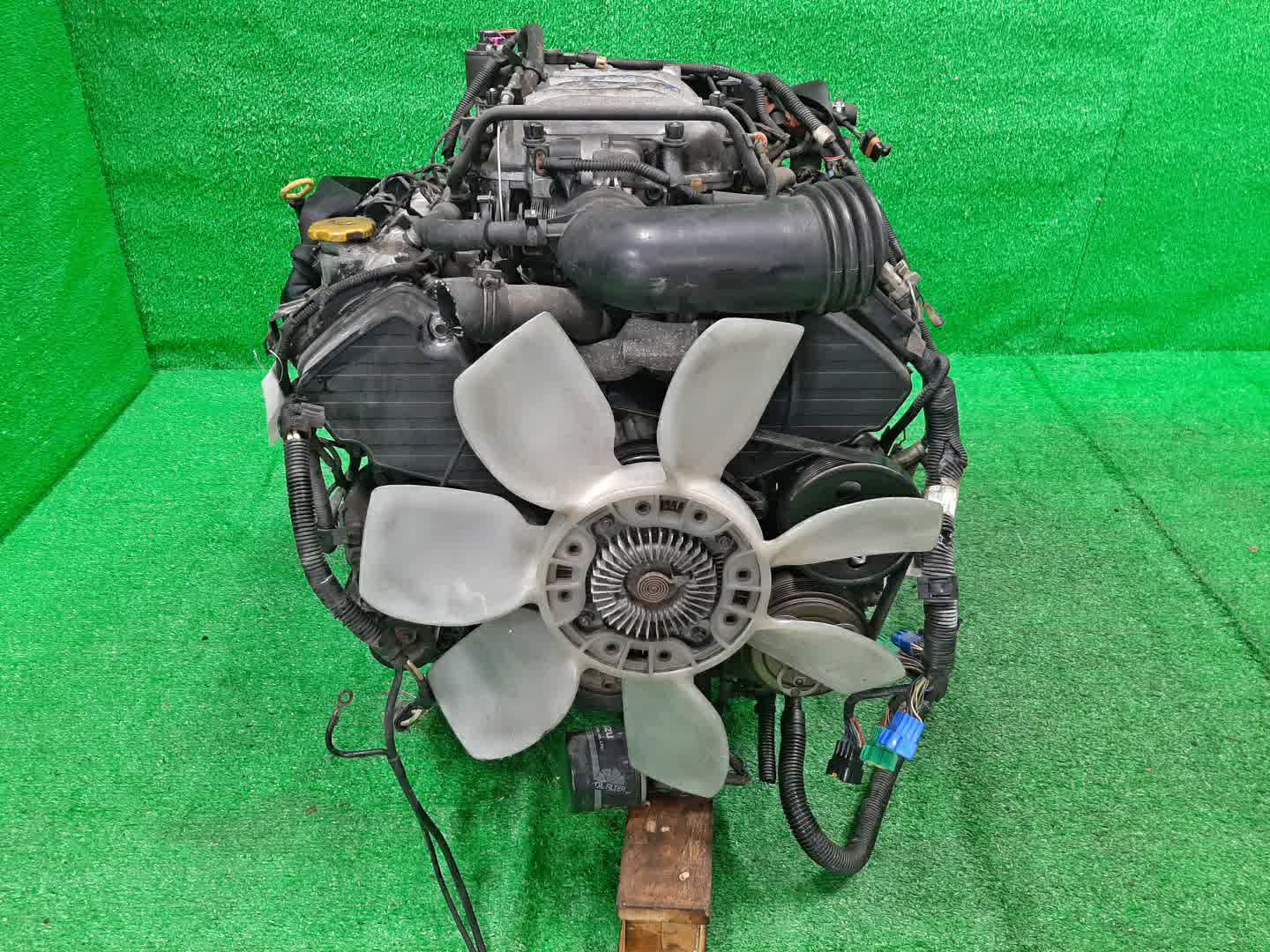 Двигатель ISUZU BIGHORN UBS26GW 6VE1 023618 2 ракурс