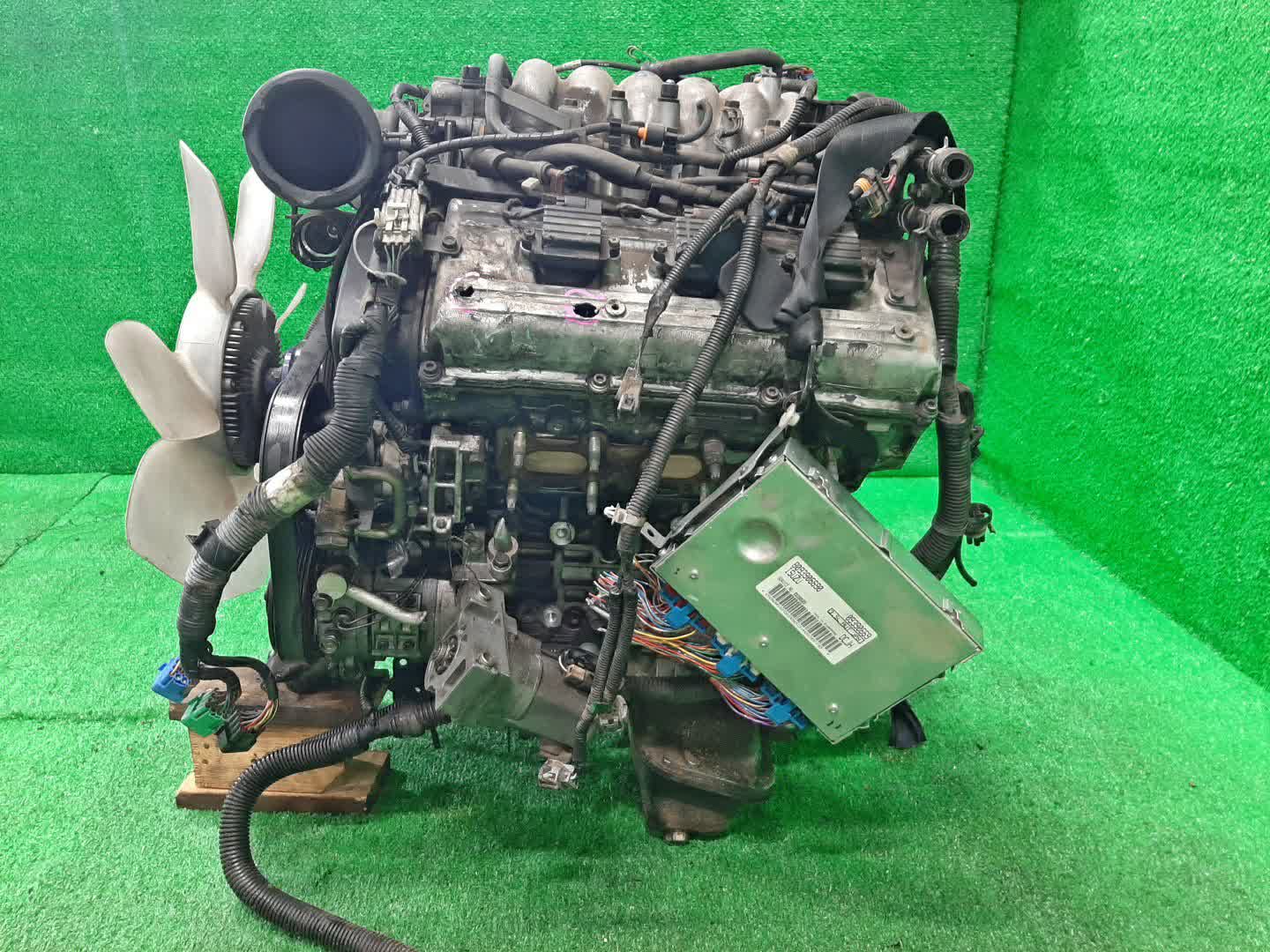Двигатель ISUZU BIGHORN UBS26GW 6VE1 023618 4 ракурс