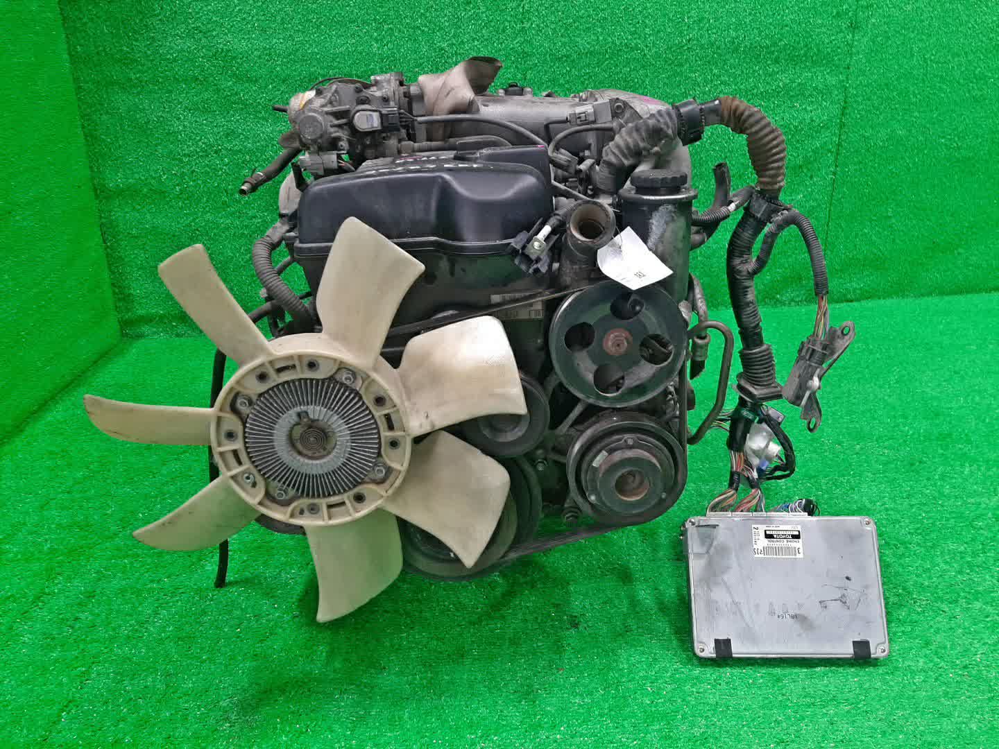 Двигатель TOYOTA MARK II BLIT, MARK II JZX115W, JZX115 1JZ-GE VVTI 2 ракурс