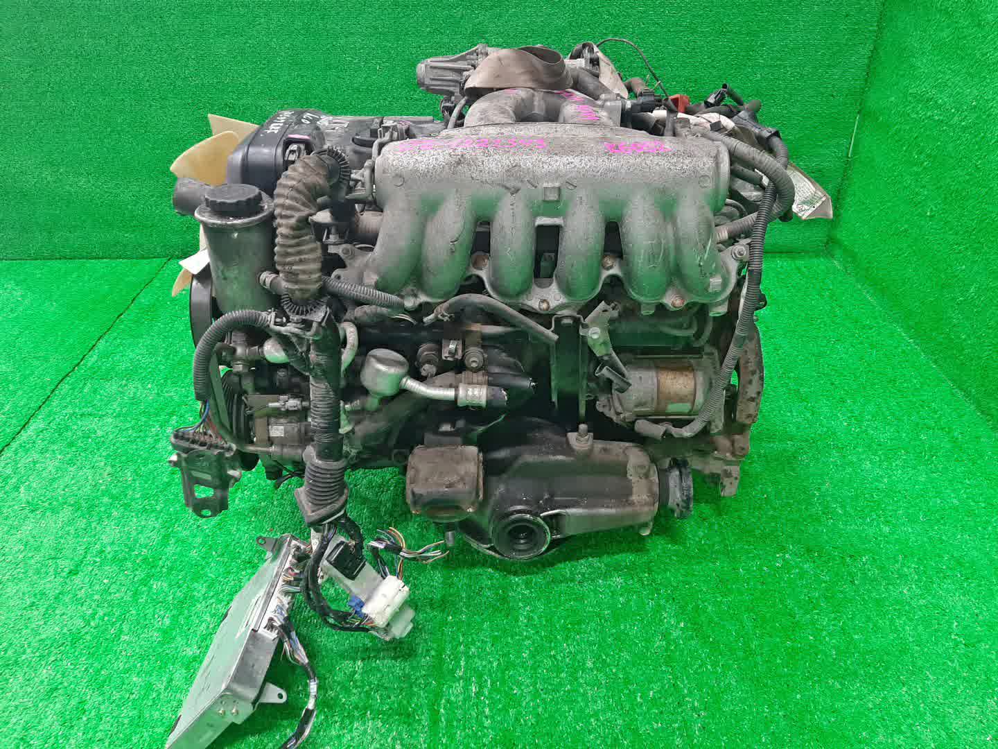 Двигатель TOYOTA MARK II BLIT, MARK II JZX115W, JZX115 1JZ-GE VVTI 4 ракурс