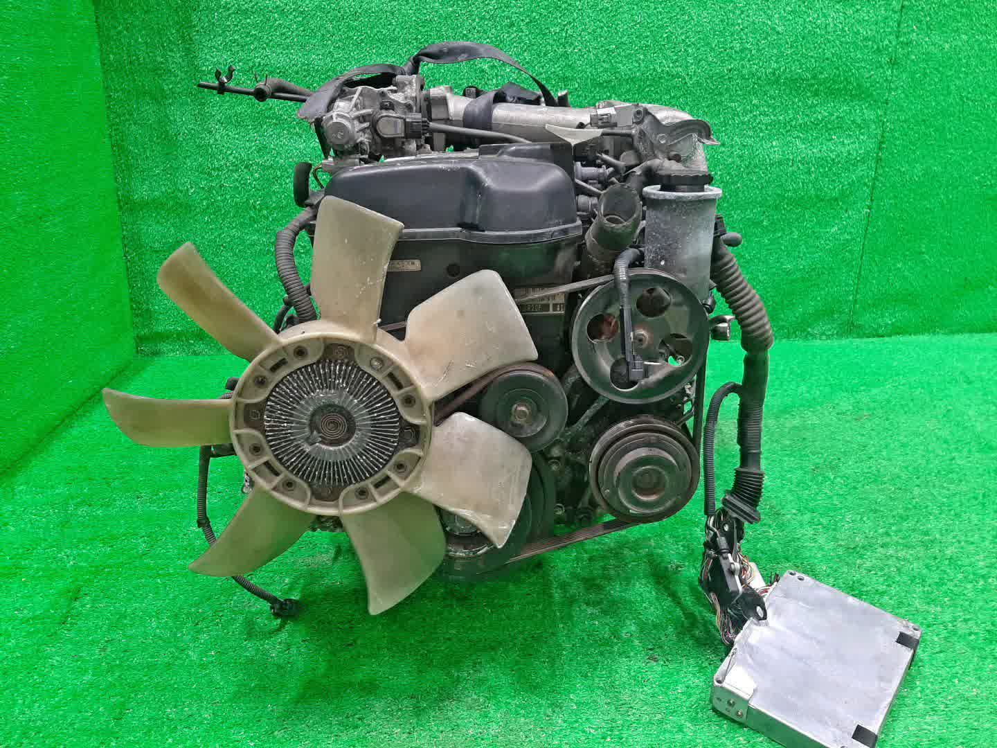 Двигатель TOYOTA CROWN JZS173 1JZ-GE VVTI 2 ракурс