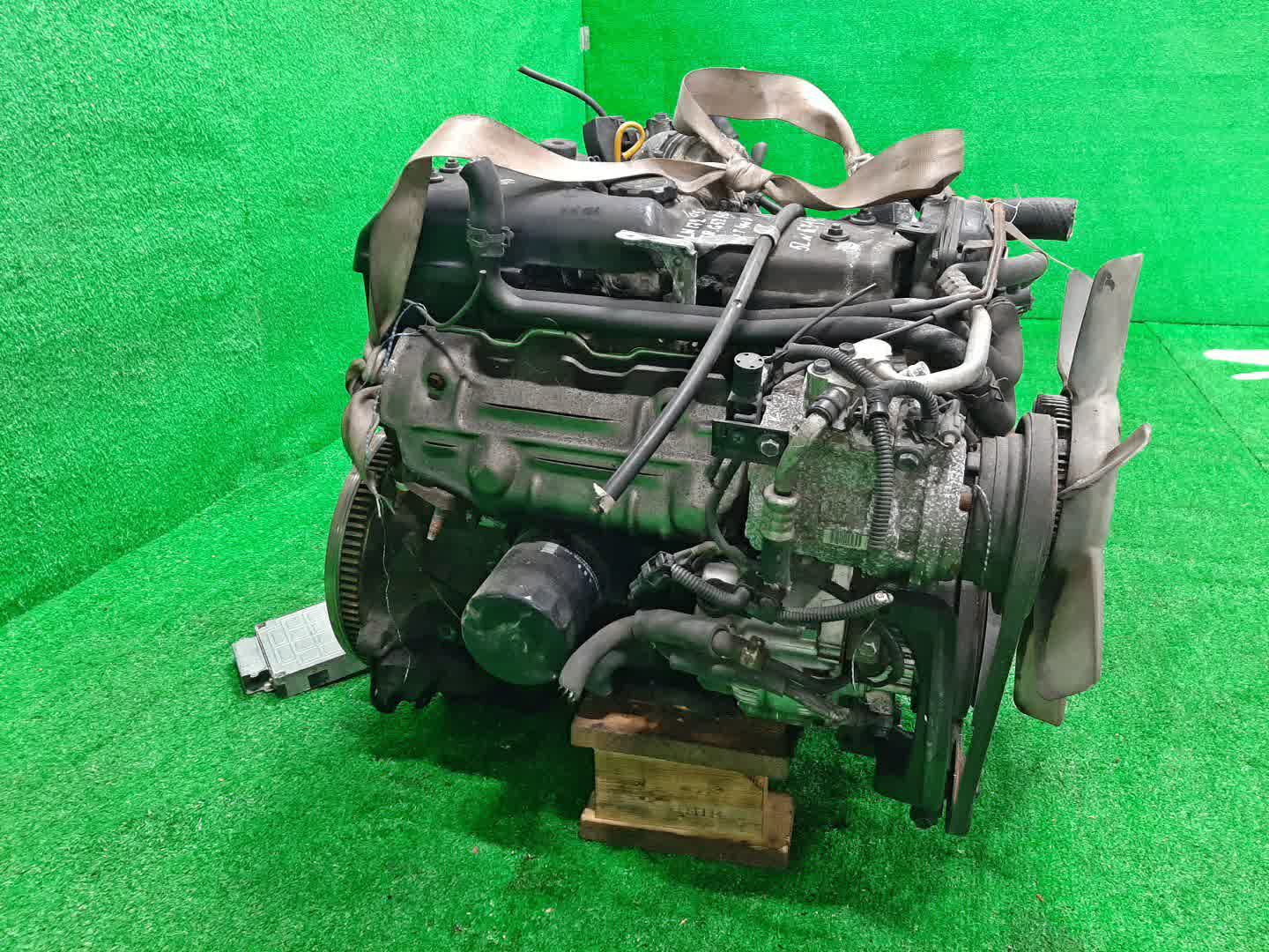 Двигатель TOYOTA HILUX LN172 5L 5319238 3 ракурс