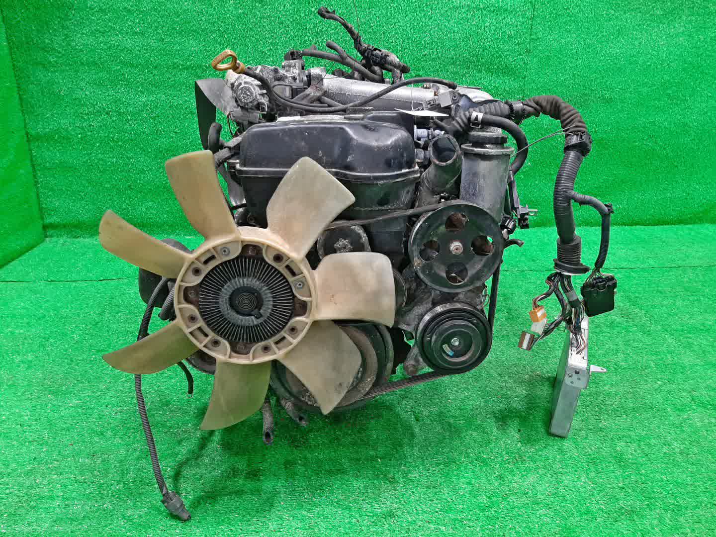 Двигатель TOYOTA CROWN JZS173 1JZ-GE VVTI 2 ракурс