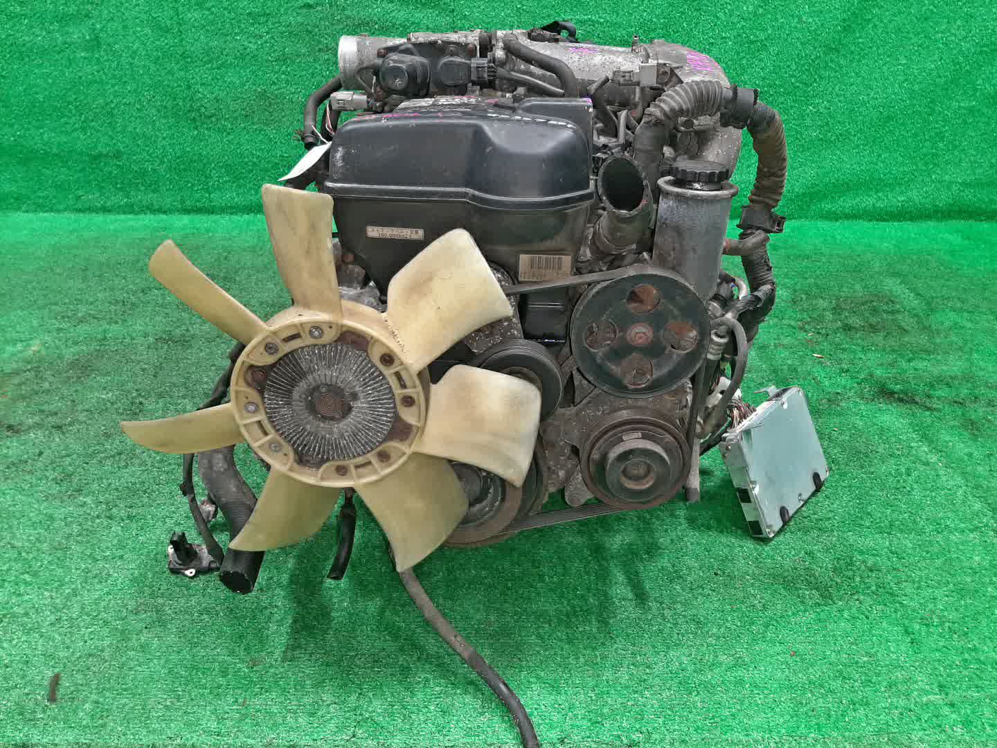 Двигатель TOYOTA CROWN JZS179 2JZ-GE SET 2 ракурс