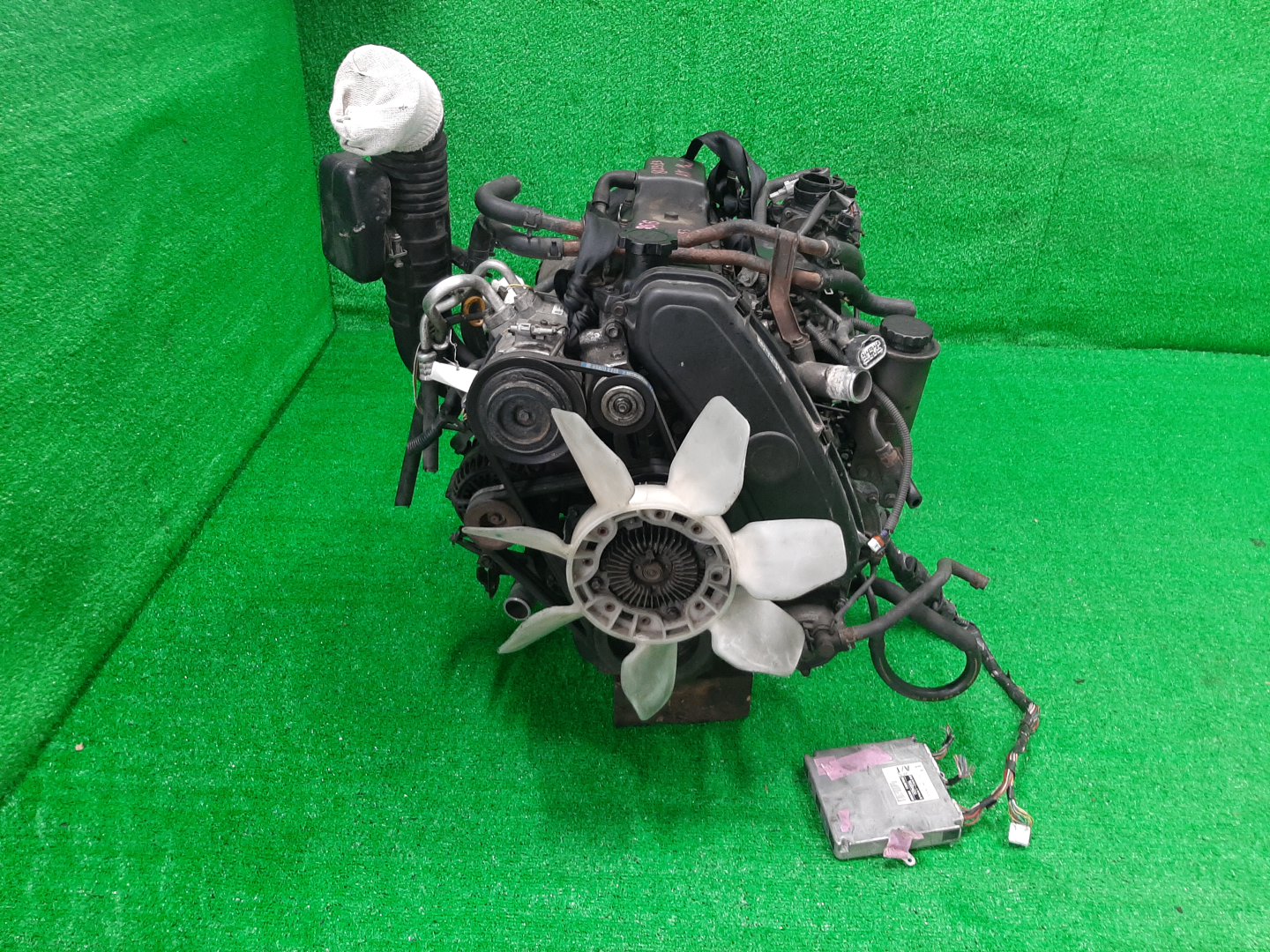 Двигатель TOYOTA GRANVIA, GRAND HIACE, HIACE REGIUS, TOURING HIACE KCH16W, KCH46G, KCH46W 1KZ-TE 2MOD 2 ракурс Двигатель TOYOTA GRANVIA, GRAND HIACE, HIACE REGIUS, TOURING HIACE KCH16W, KCH46G, KCH46W 1KZ-TE 2MOD 2 ракурс