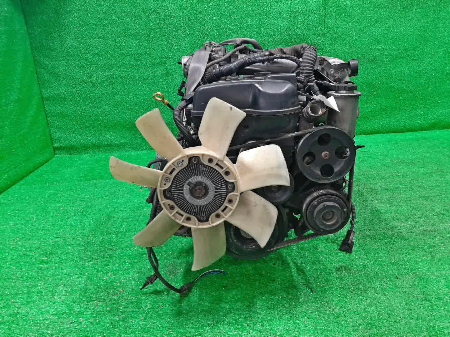 Двигатель TOYOTA CROWN JZS173 1JZ-GE VVTI 2 ракурс