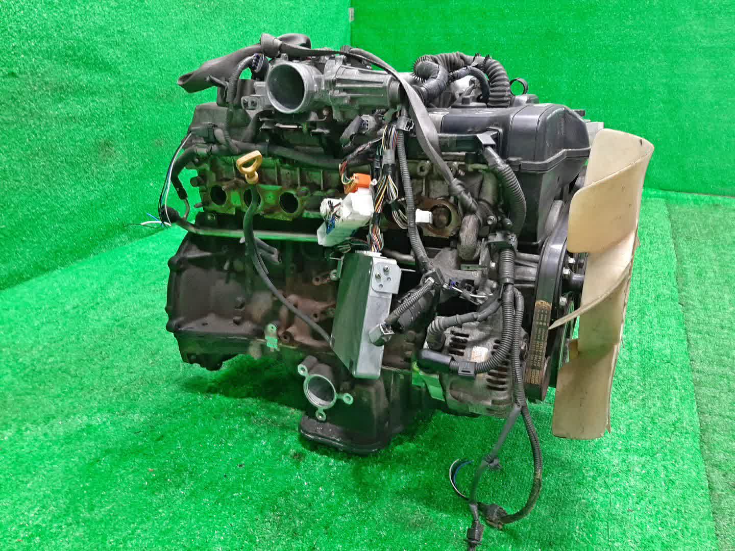 Двигатель TOYOTA CROWN JZS173 1JZ-GE VVTI 3 ракурс