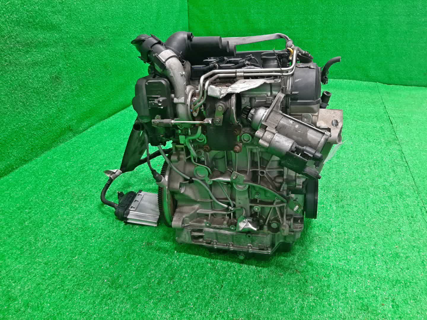 Двигатель VOLKSWAGEN PASSAT, POLO 3G2, 3G5, 3CCZE, 6R1CZE, 6R1 CZEA, CZE 148112 3 ракурс
