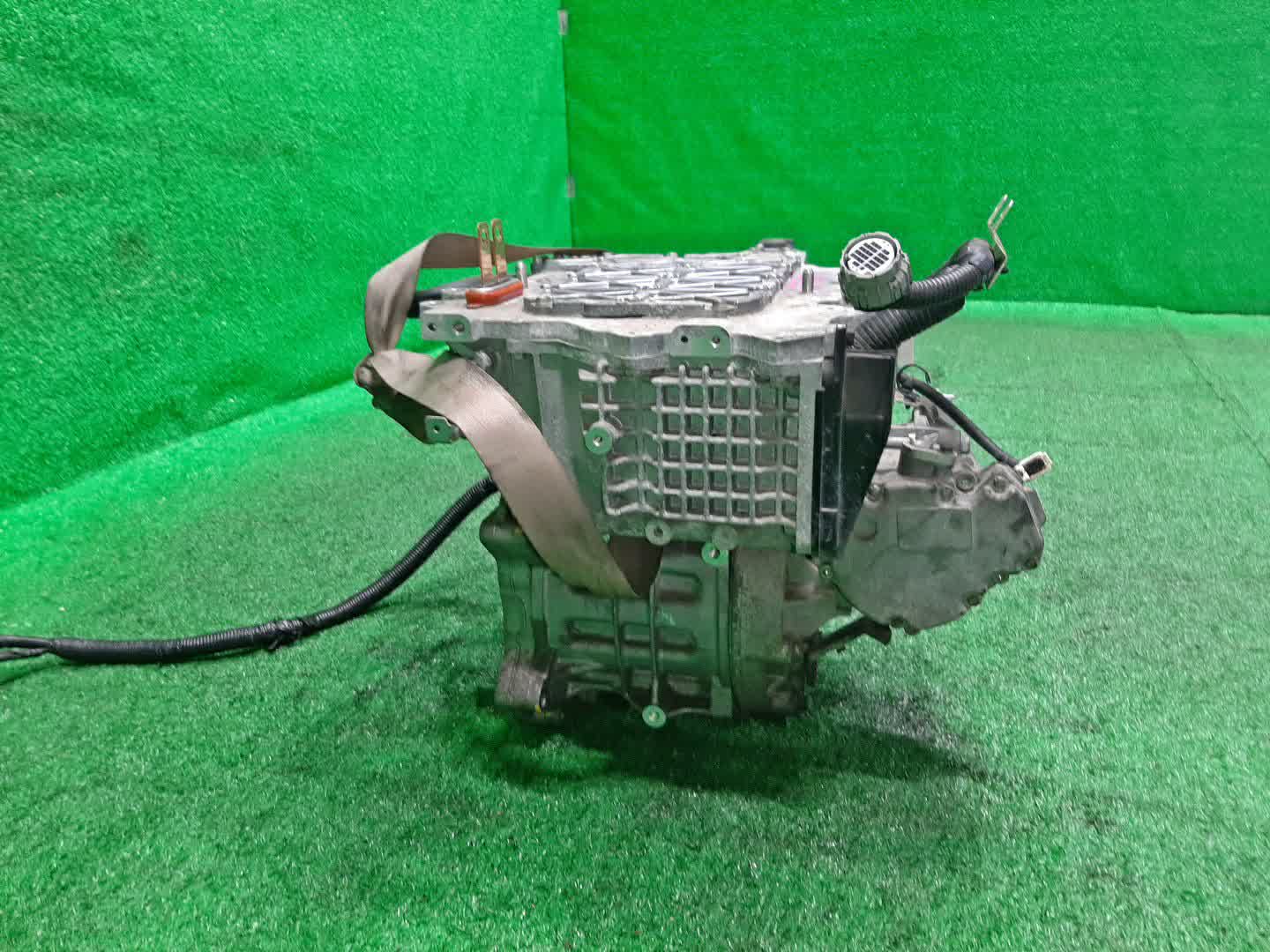 Двигатель NISSAN LEAF AZE0 EM57 026491A 3 ракурс