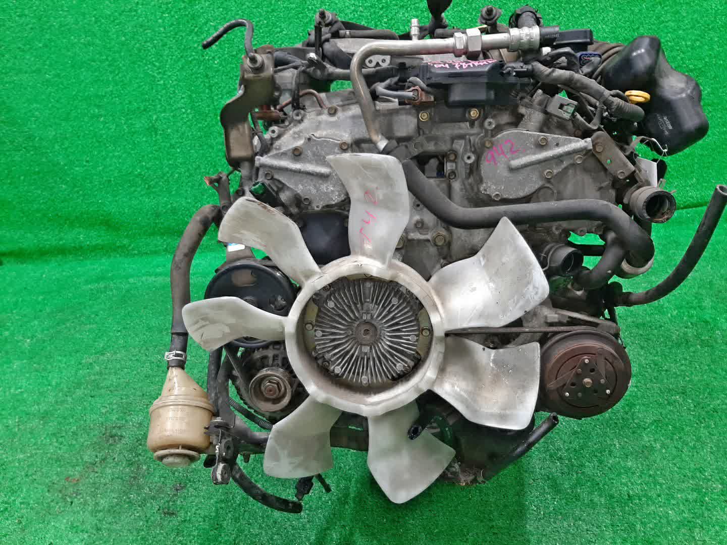 Двигатель NISSAN ELGRAND E51 VQ35DE SET 2 ракурс