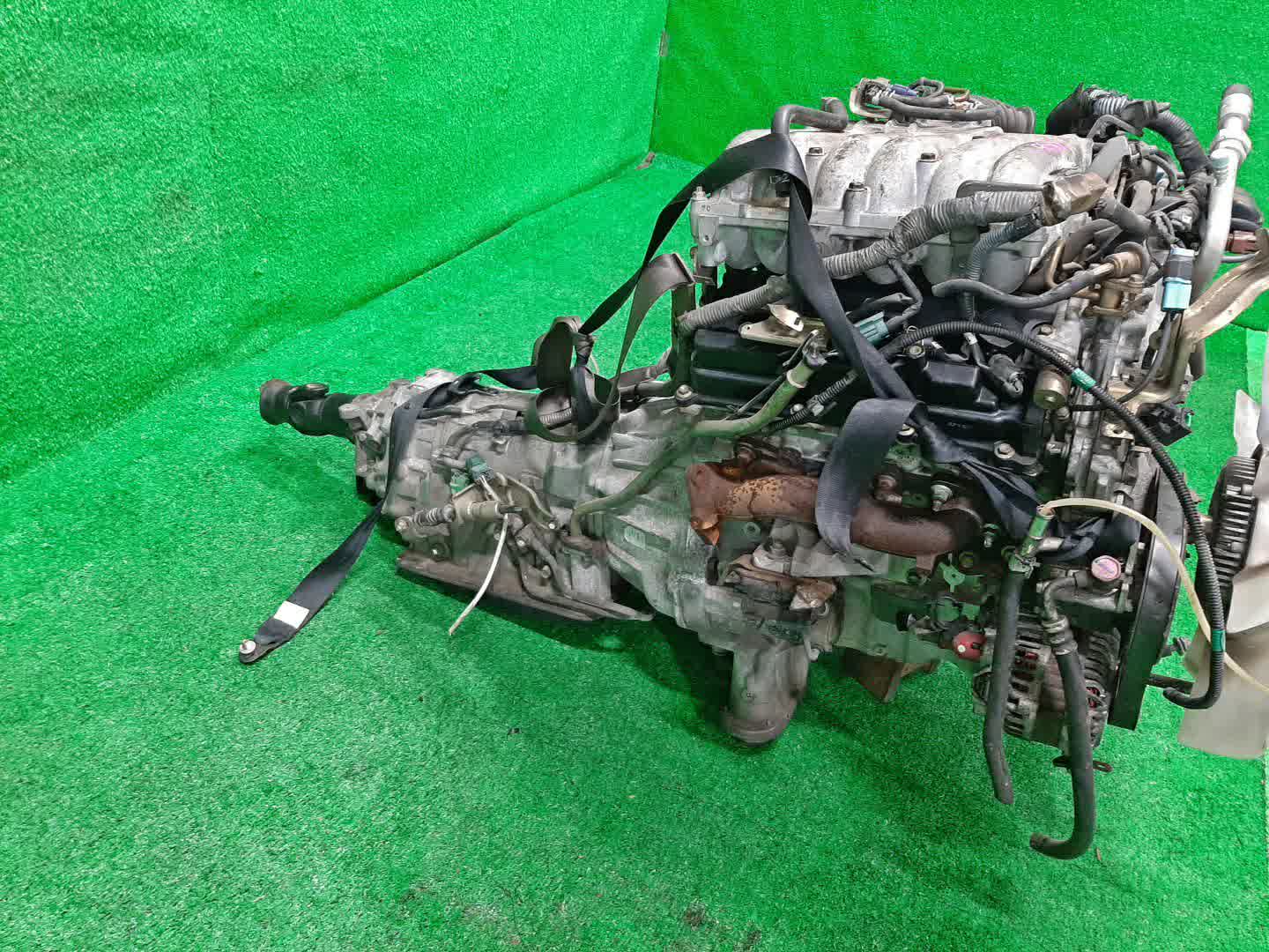 Двигатель NISSAN ELGRAND E51 VQ35DE SET 3 ракурс