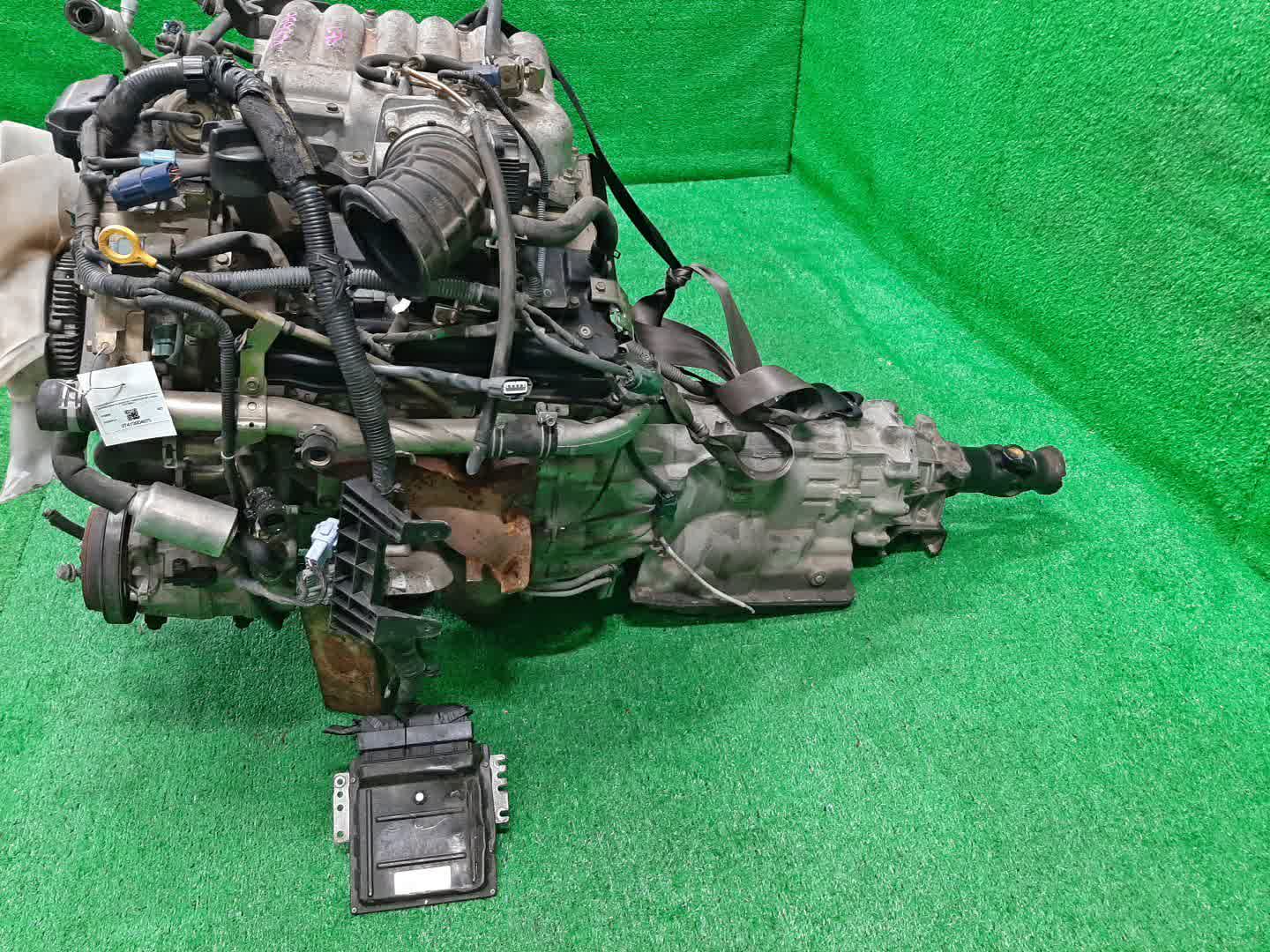 Двигатель NISSAN ELGRAND E51 VQ35DE SET 4 ракурс