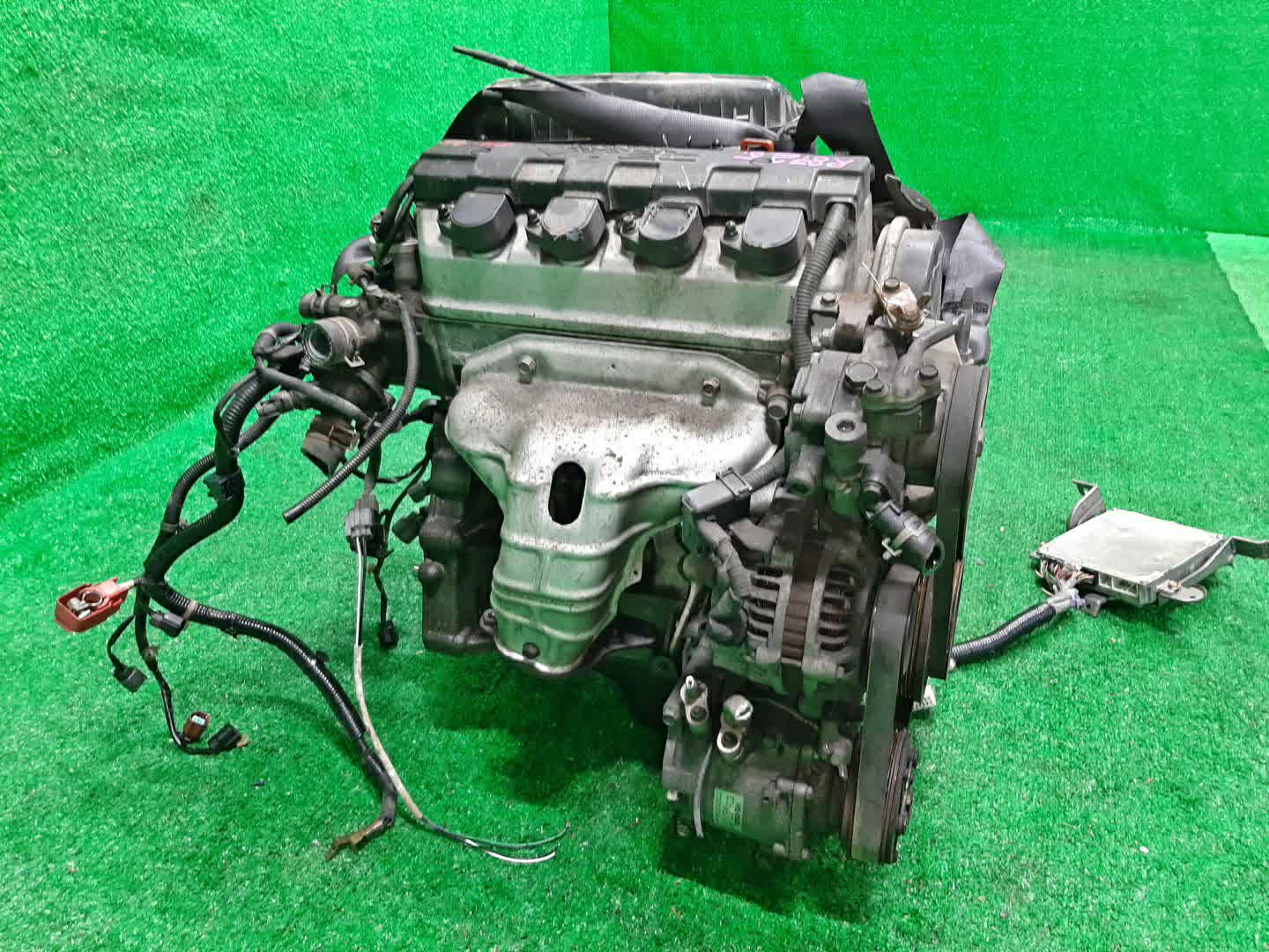 Двигатель HONDA CIVIC, STREAM, EDIX, CIVIC FERIO EU3, ES3, EU4, ET2, EN2, RN2, RN1, BE1, BE2 D17A 4011998 3 ракурс