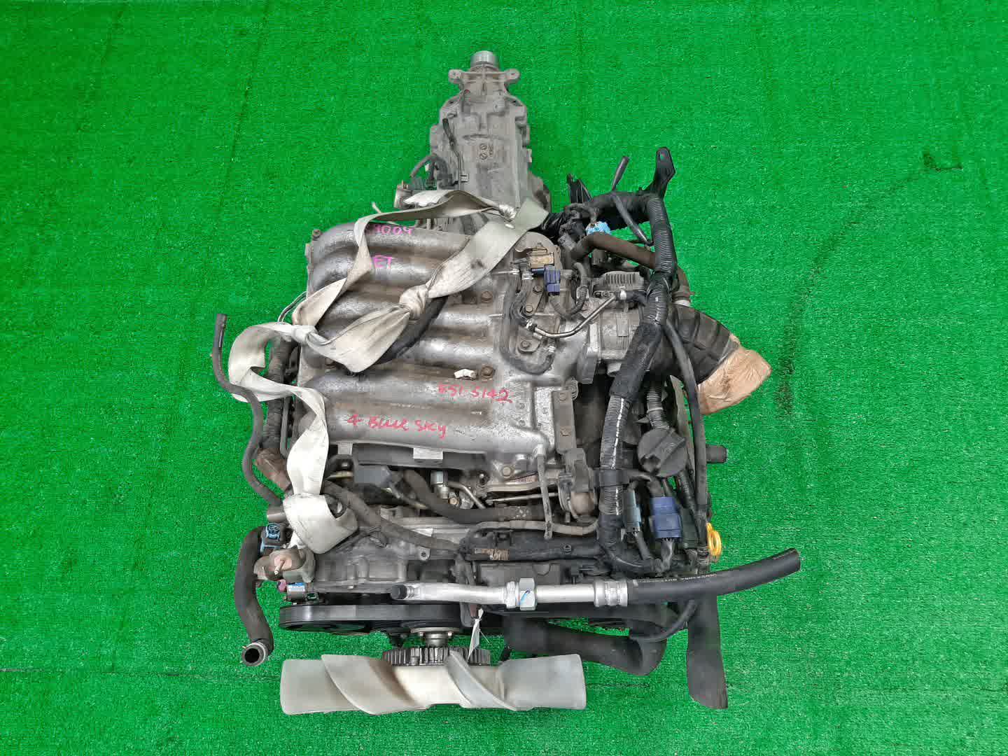 Двигатель NISSAN ELGRAND E51 VQ35DE SET 1 ракурс