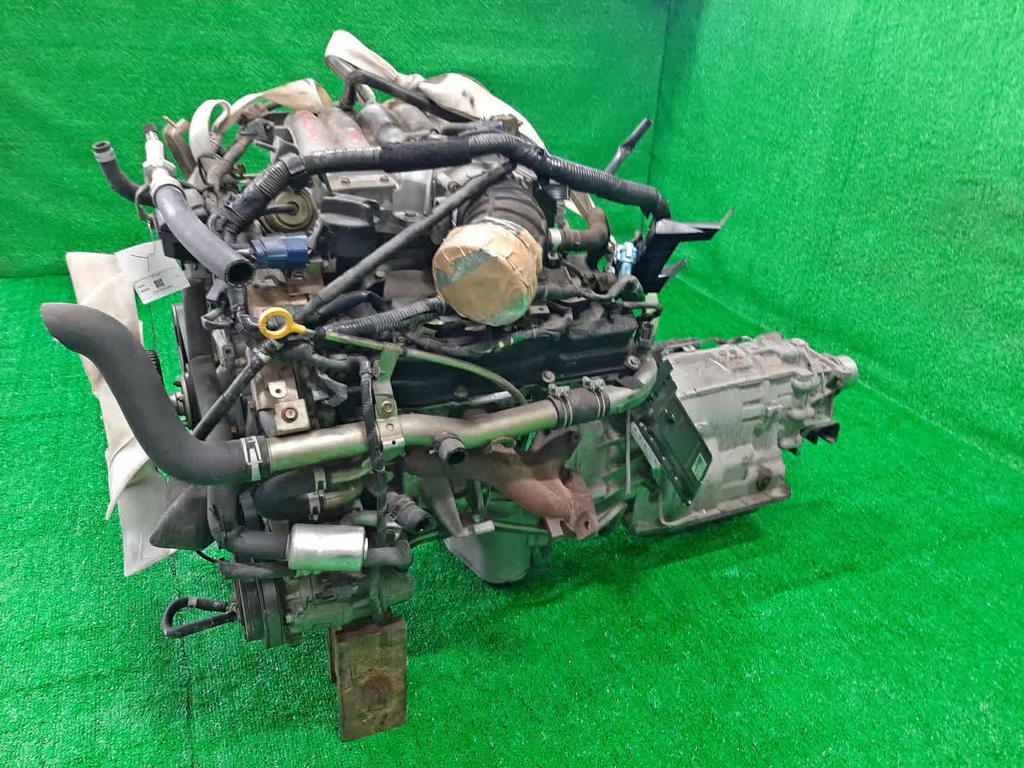 Двигатель NISSAN ELGRAND E51 VQ35DE SET 4 ракурс