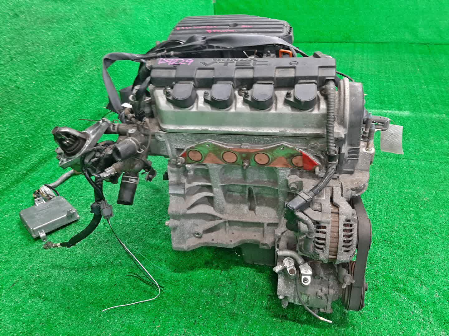 Двигатель HONDA CIVIC, STREAM, EDIX, CIVIC FERIO EU3, ES3, EU4, ET2, EN2, RN2, RN1, BE1, BE2 D17A 1309241 3 ракурс