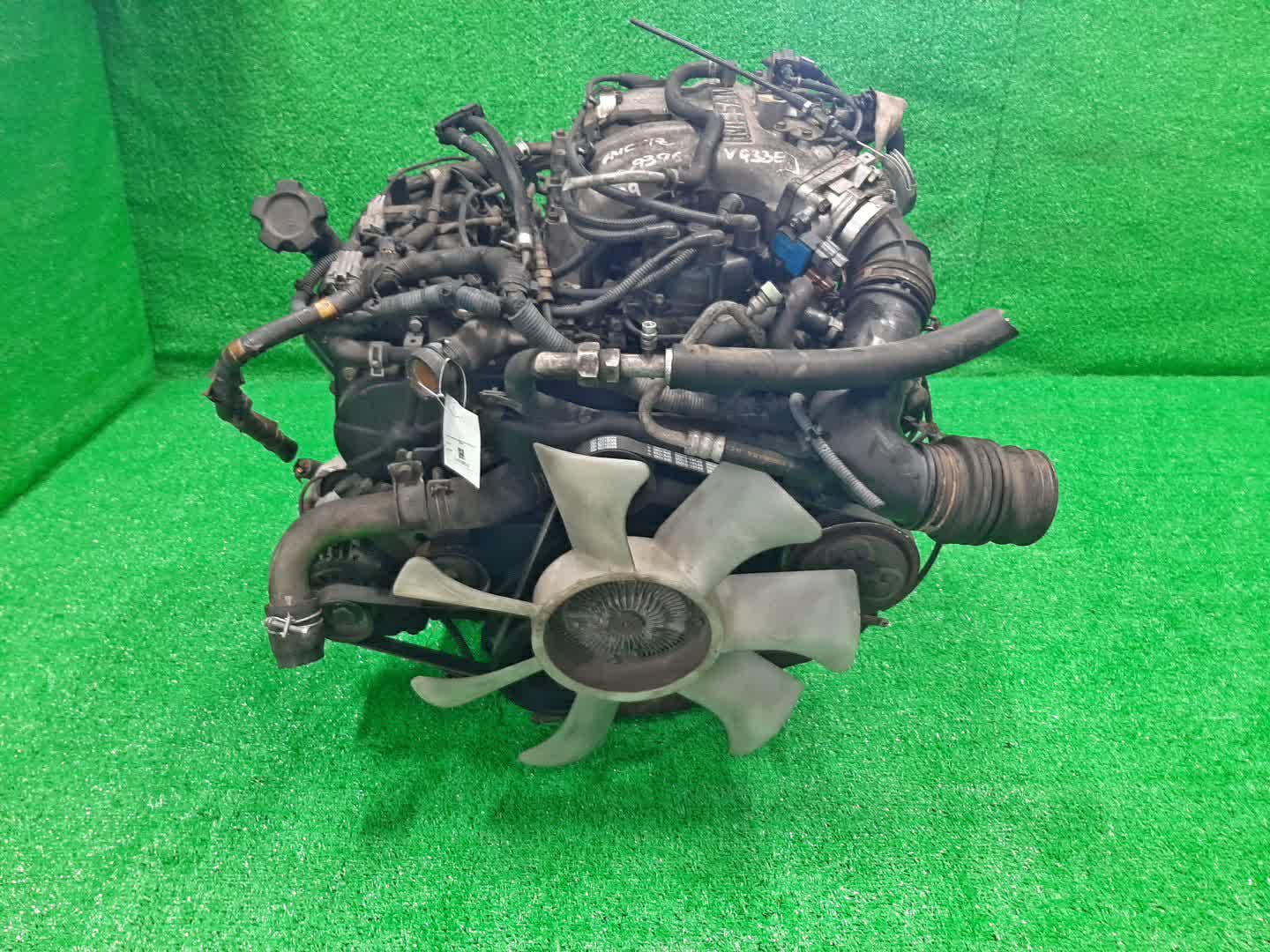 Двигатель NISSAN ELGRAND ALE50 VG33E 321666 2 ракурс
