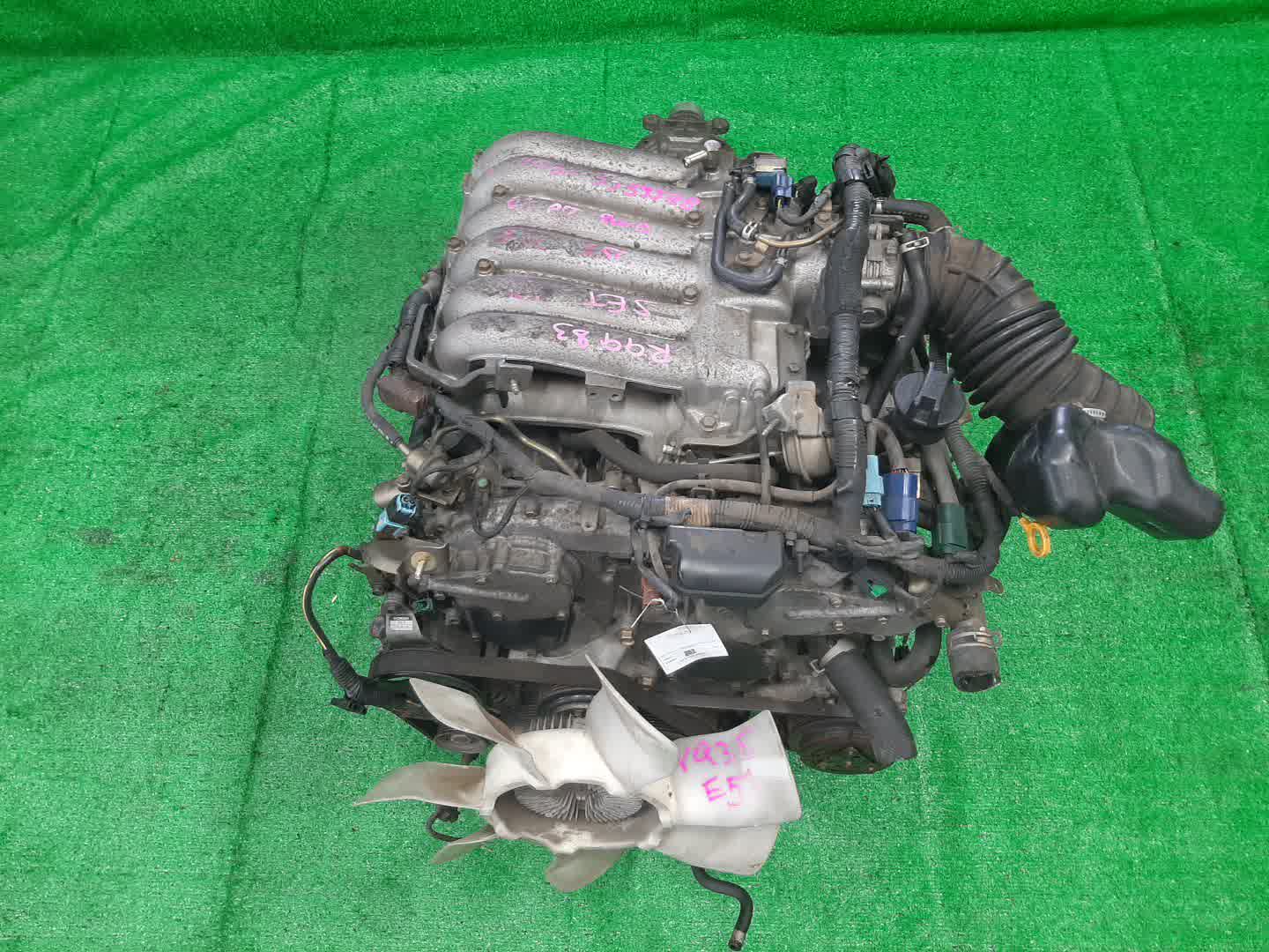 Двигатель NISSAN ELGRAND E51 VQ35DE SET 1 ракурс