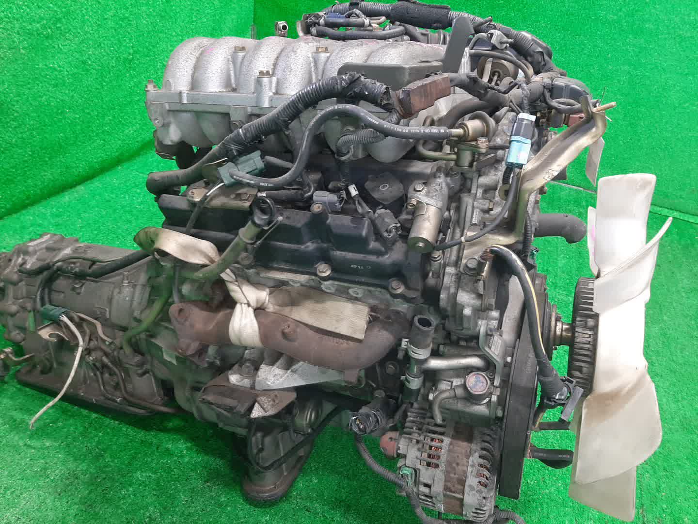 Двигатель NISSAN ELGRAND E51 VQ35DE SET 3 ракурс