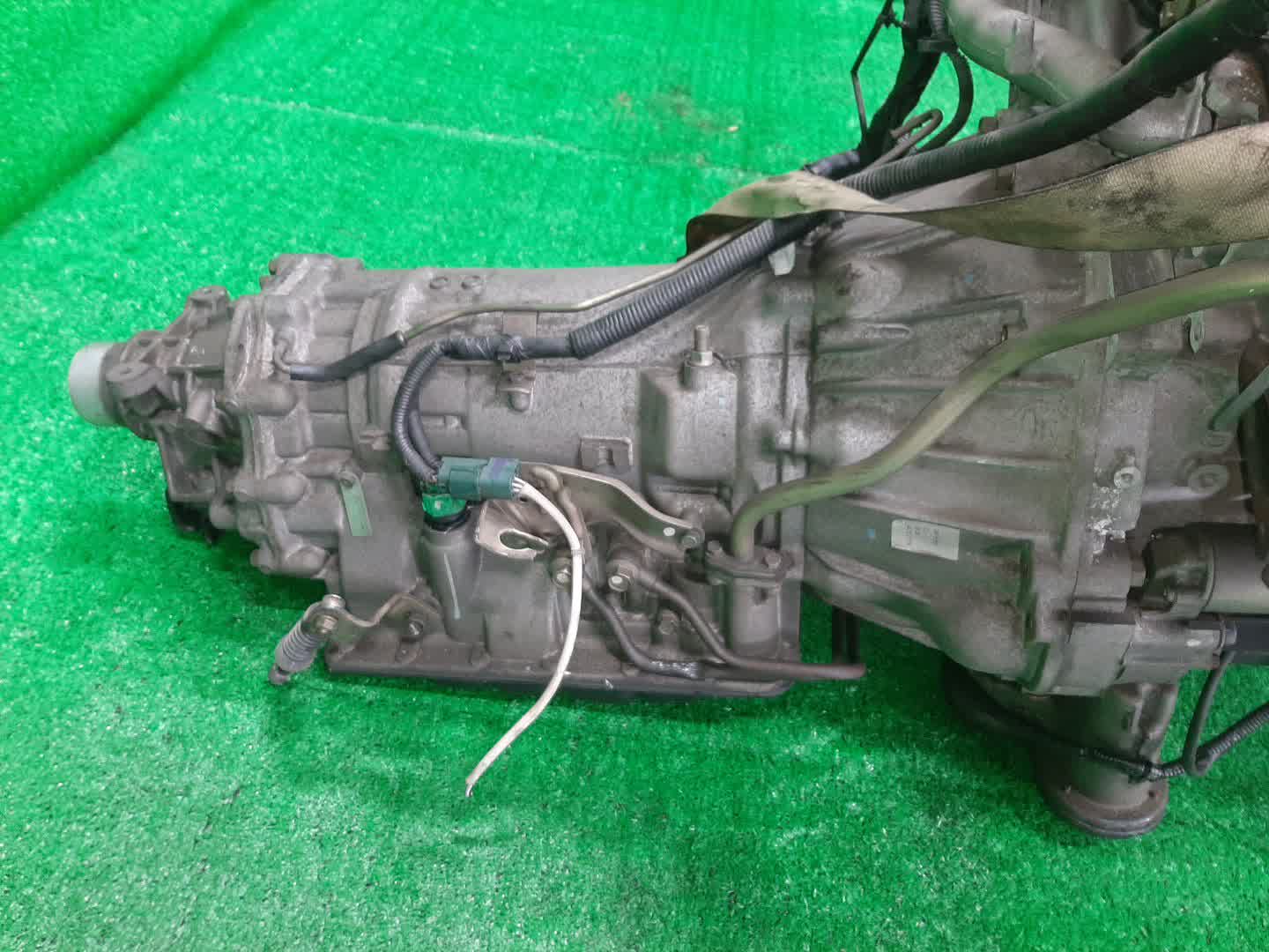 Двигатель NISSAN ELGRAND E51 VQ35DE SET 5 ракурс
