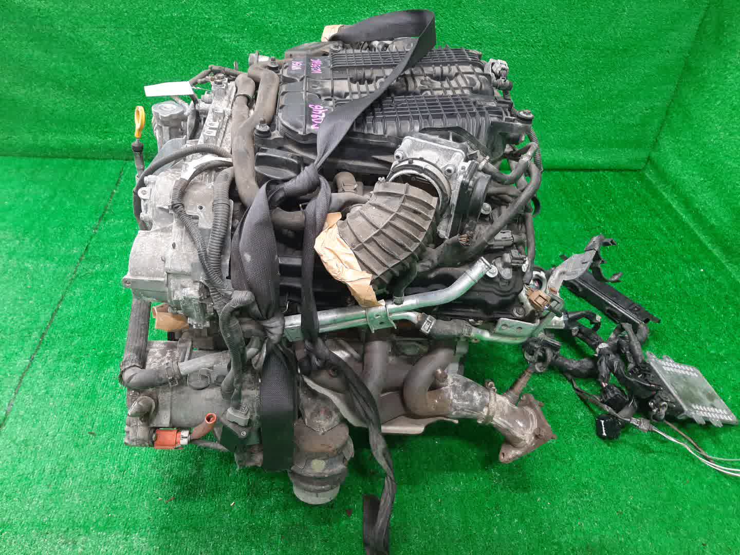 Двигатель NISSAN FUGA HY51 VQ35HR HYBRID 4 ракурс